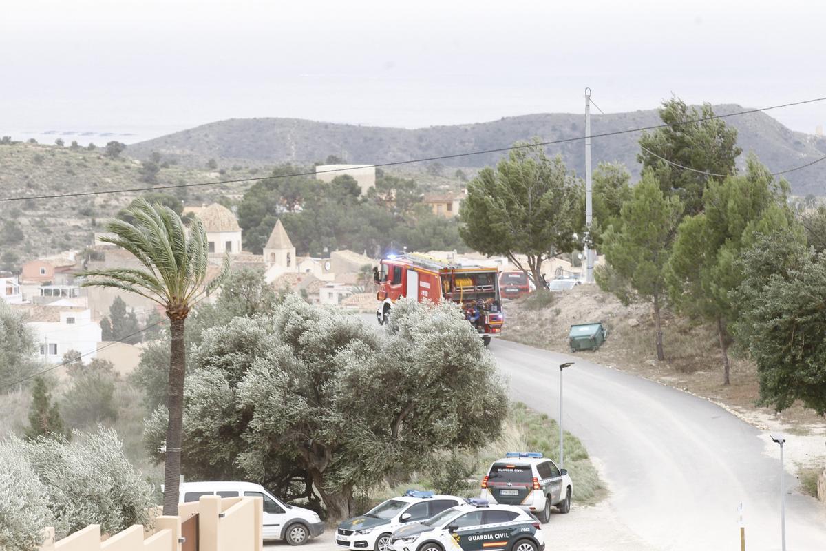 Fuerte incendio forestal en Aigües en una zona llena de chalés y cercana al casco urbano