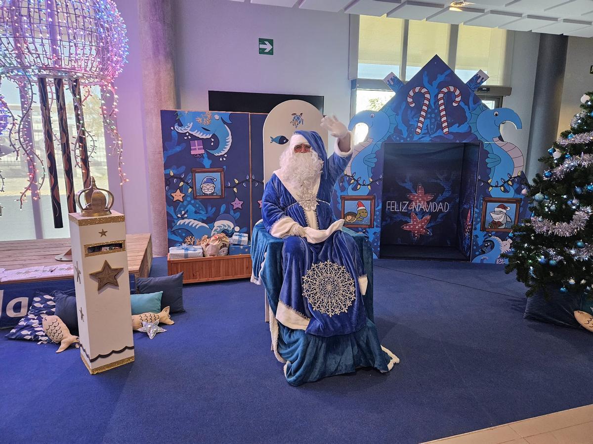 Papá noel marino en el Acuario de Sevilla donde los niños podrán dejar sus cartas a los Reyes Magos