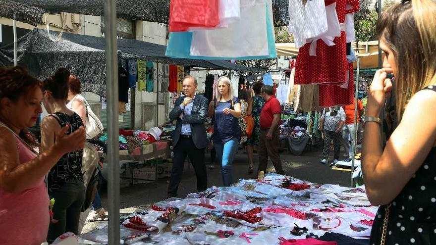 Ponteareas extiende su mercadillo de 117 puestos de venta a la calle  Vidales Tomé - Faro de Vigo