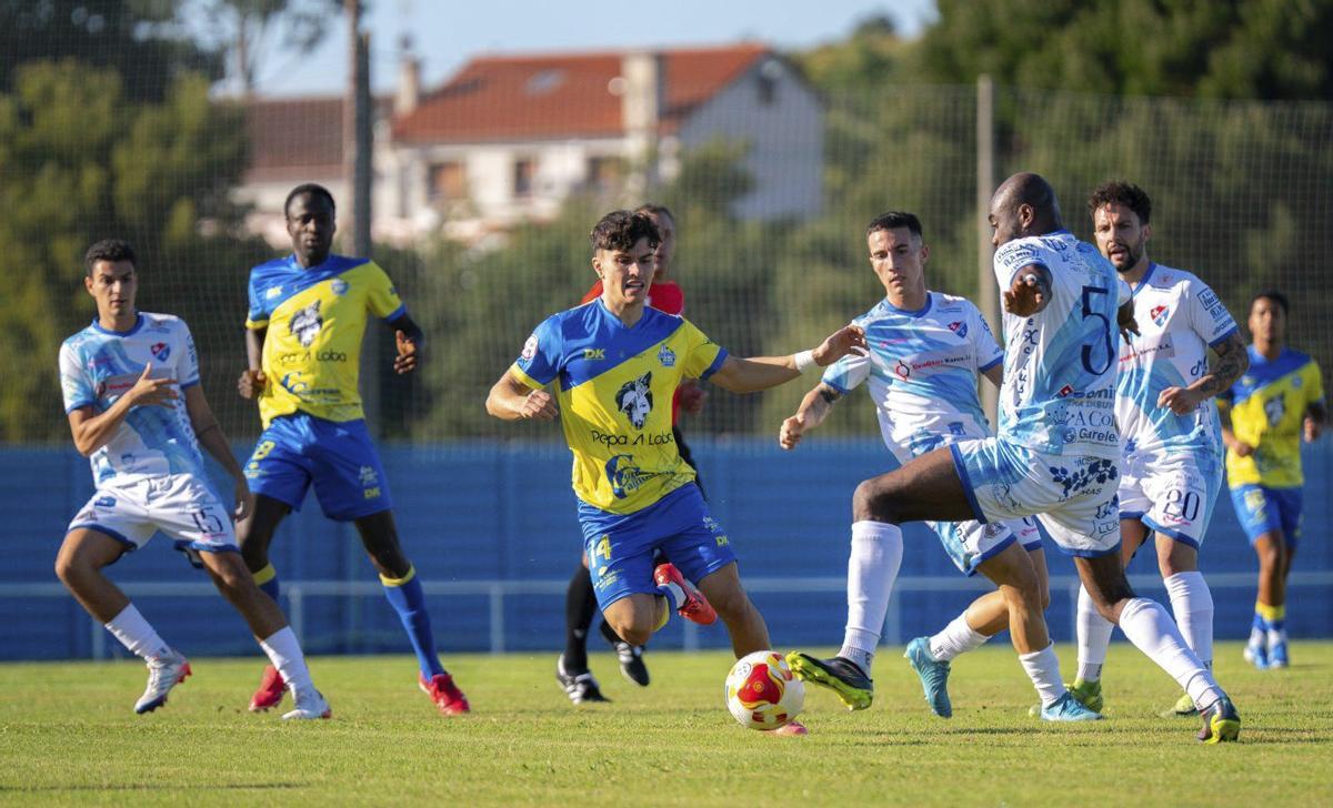 Los cambadeses ya encadenan nueve jornadas sin ganar. | PEDRO MINA