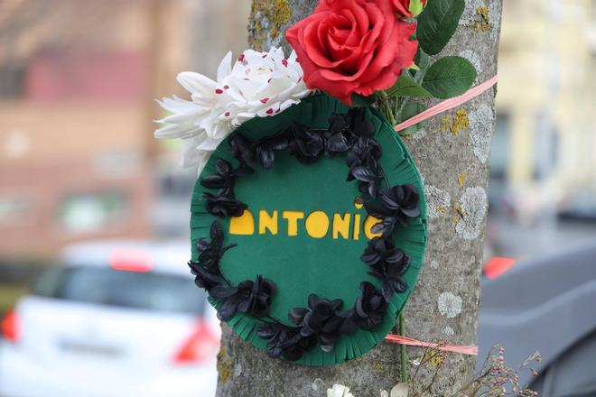 Galería | Homenaje al fallecido en una reyerta en el parque del Perú de Cáceres