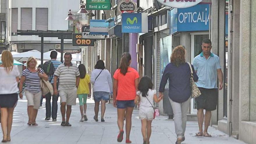 Una calle comercial de Marín. // S.A.