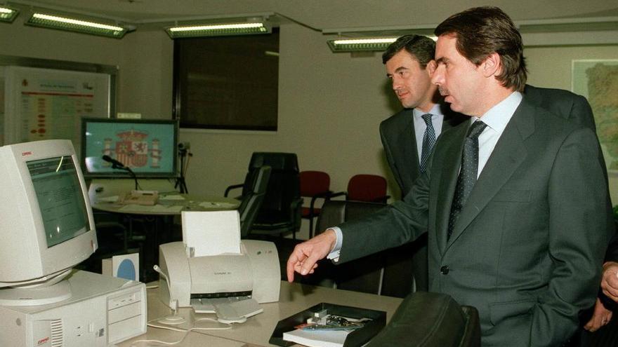 Aznar, el 1/1/2000 en la Oficina de transición para el Efecto 2000.