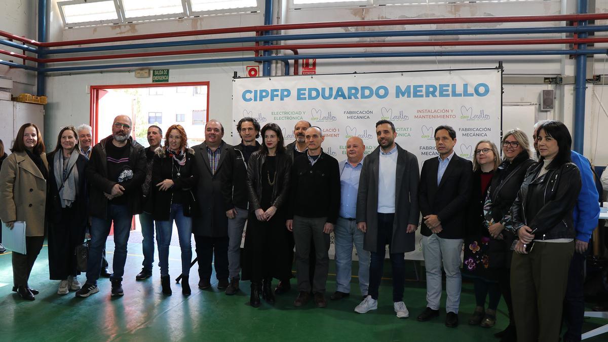 Participantes en las jornada de puertas abiertas del instituto Eduardo Merello.