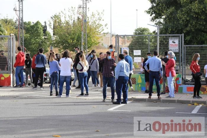 Los alumnos del IES Los Molinos (Cartagena) se concentran para pedir más profesores