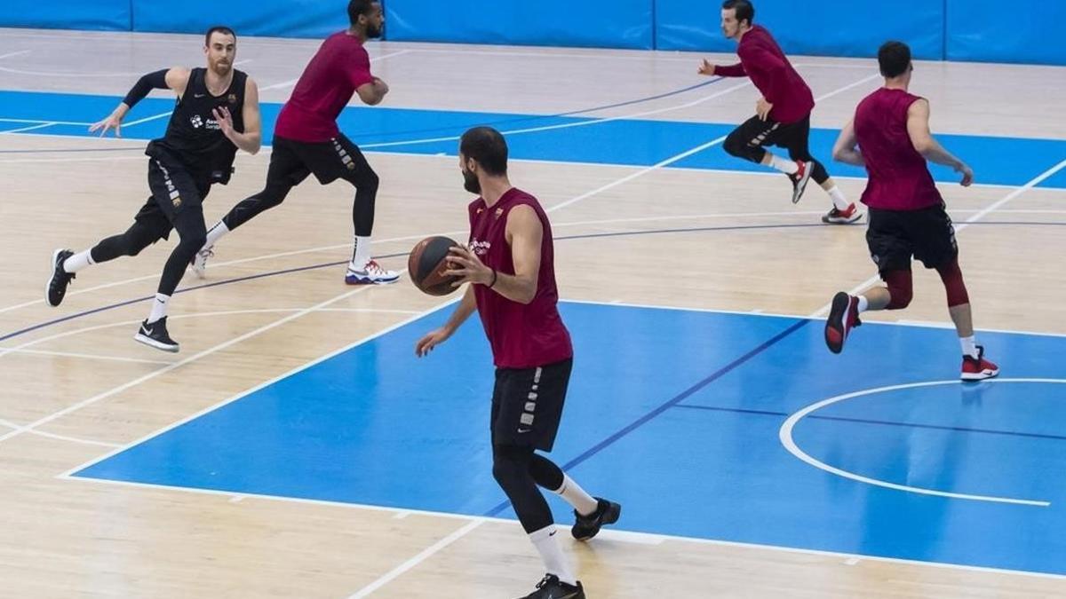 Los jugadores del Barça, en un entrenamiento en la Ciutat Esportiva preparando la vuelta de la LIga