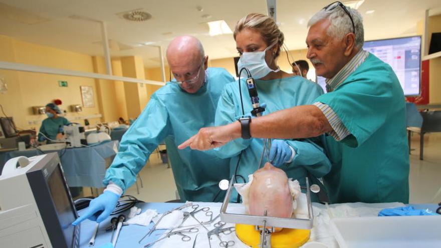 El TC avala que los estudiantes de Medicina de centros privados practiquen en hospitales públicos