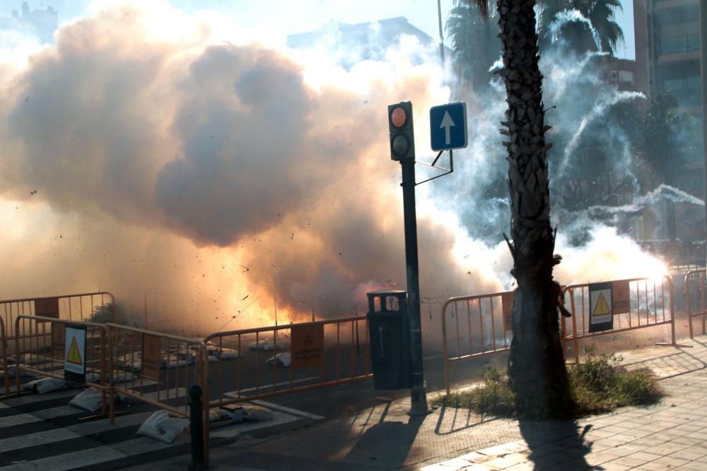 Mini-mascletà conmemorativa de la declaración de las Fallas como Patrimonio de la Humanidad