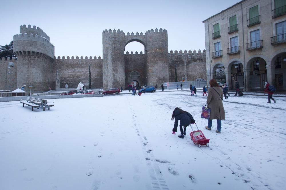 Ávila capital amanece cubierta de nieve