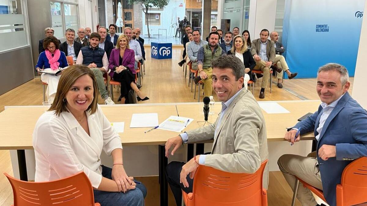 Mazón, Catalá y Barrachina presiden la primera reunión del comité de campaña del PP.