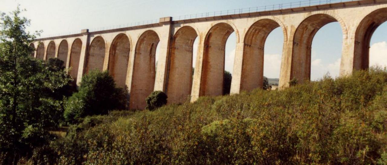 Viaducto de vertillo, en San Martín de Tábara, con una altura de más de 30 metros.
