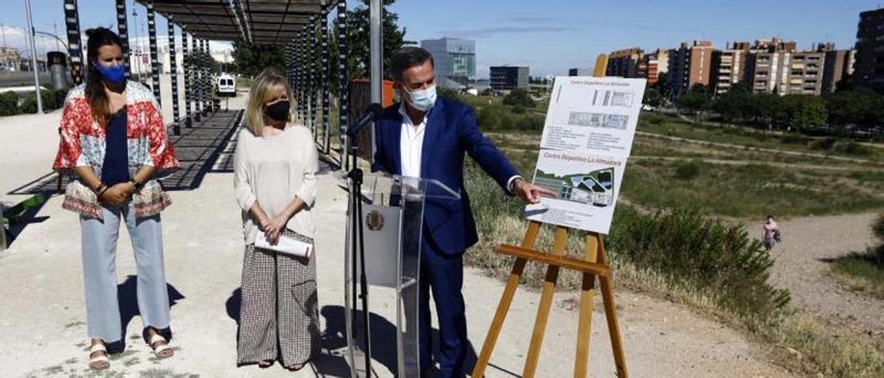 El concejal de Urbanismo, Víctor Serrano, explicando el proyecto el pasado mes de junio.  | JAIME GALINDO