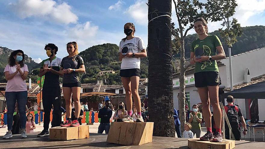 Podio femenino de la Fita del Ram, con Ángela Llabrés como vencedora. |  P.B.