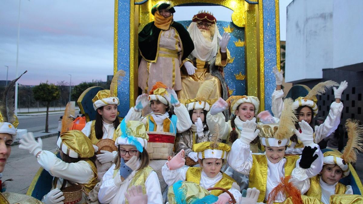 Sus Majestades reparten ilusión en Monesterio Sus Majestades reparten ilusión en Monesterio