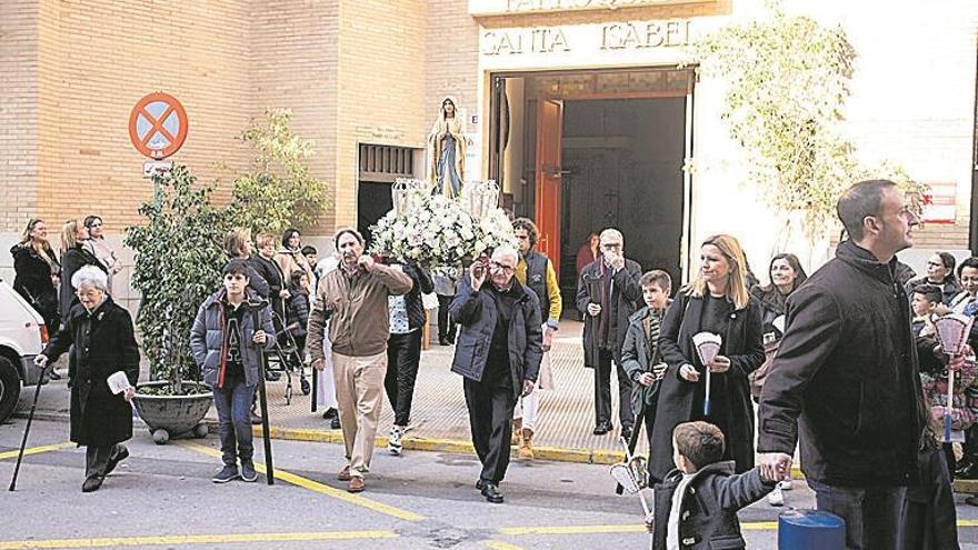 Santa Isabel rinde homenaje a los enfermos con una misa y procesión