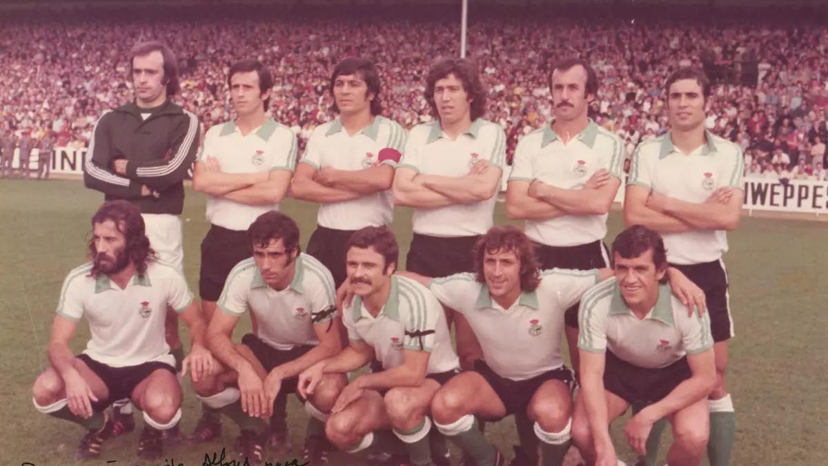 Alineación del Racing ante el Elche, con Sergio y Aitor en la fila inferior