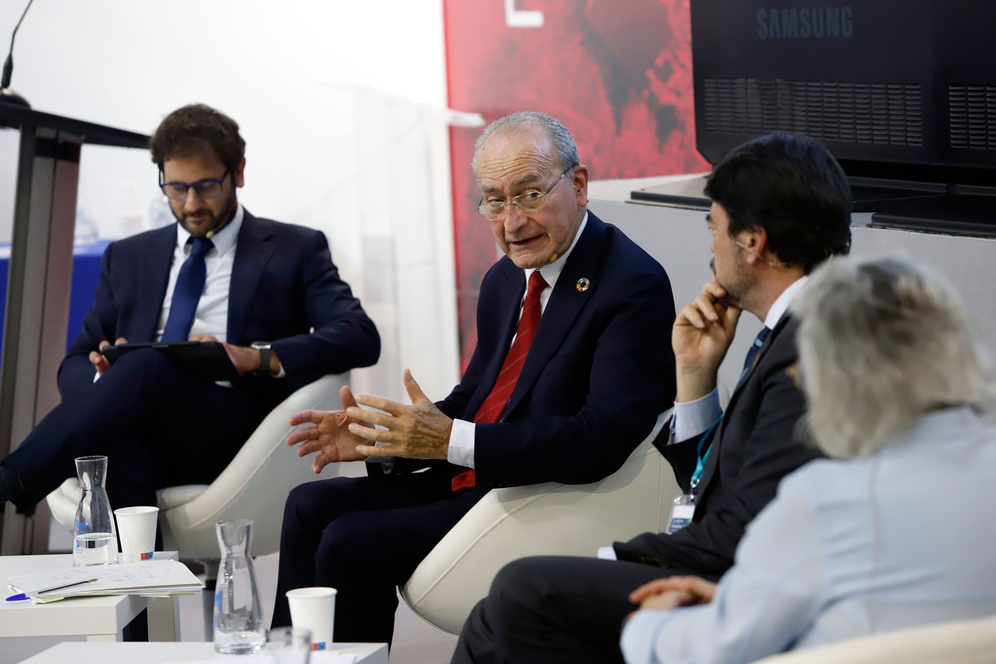 Mesa redonda de Iniciativas y proyectos de ciudades españolas enfocadas en la atracción de talento en las urbes (SmartCity Expo World Congress y Tomorrow Mobility), donde participan Francisco de la Torre, alcalde de Málaga y Luis José Barcala, alcalde de Alicante