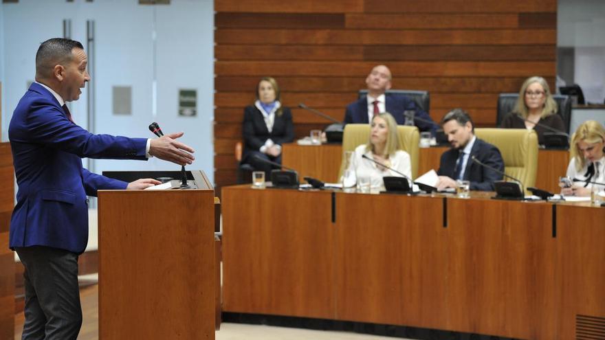 El PP descarta la repetición electoral en Extremadura y Vox eleva el pulso: 