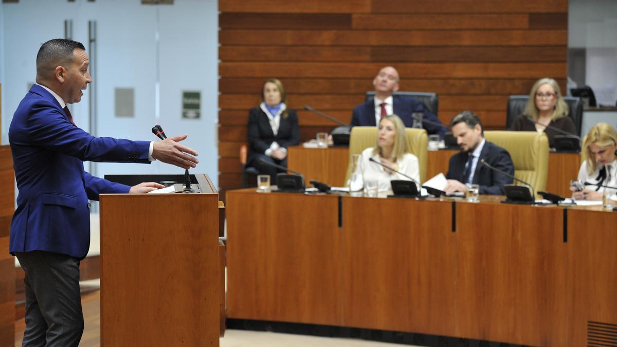 Vídeo | La polémica intervención del portavoz en el pleno de la Asamblea de Extremadura