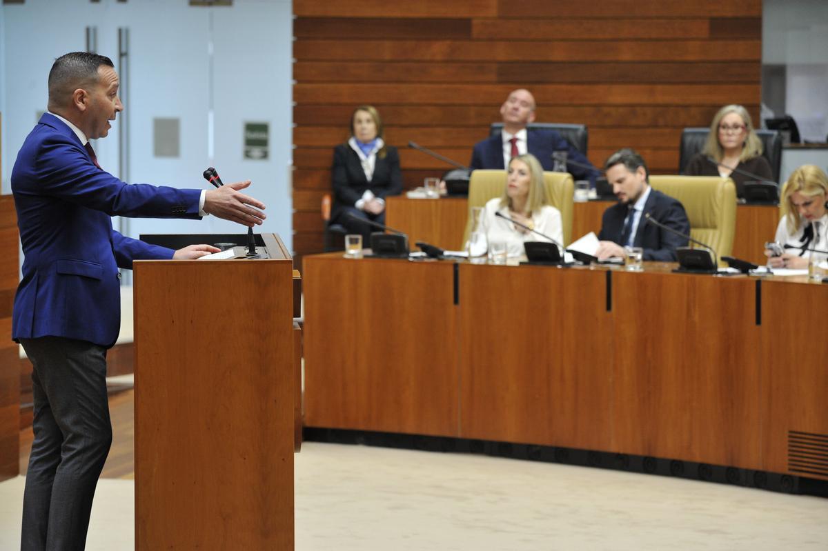 El PP descarta la repetición electoral en Extremadura y Vox eleva el pulso: "Si hay gobierno, será por el Altísimo"