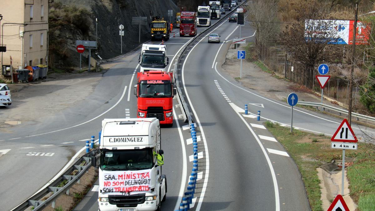 «Fa sis mesos em gastava 600 euros de gasoil per pujar i baixar de Bilbao i ara són 1000»