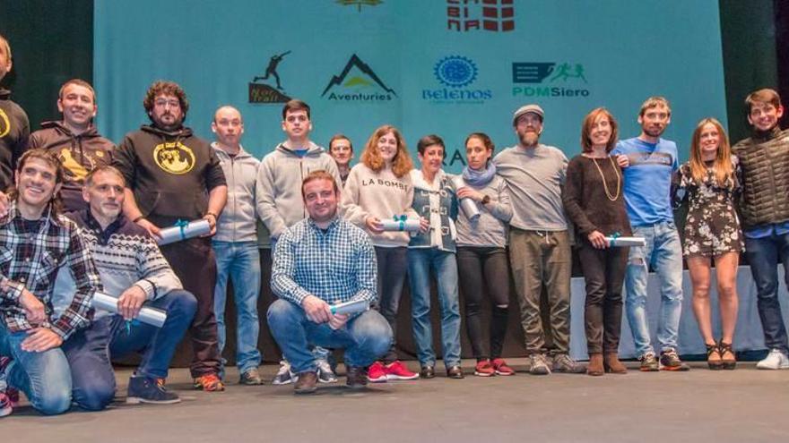 Organizadores y galardonados en la segunda edición de los premios &quot;Nortrail&quot;.