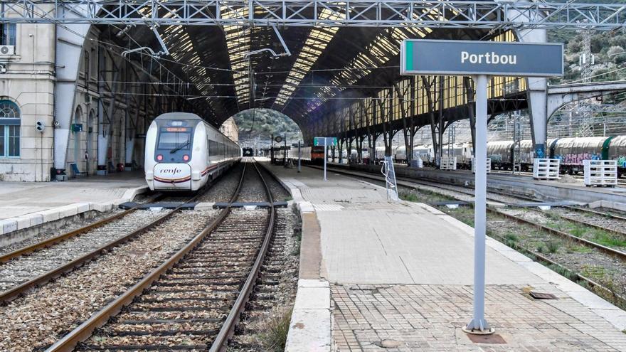 El fort vent obliga a suspendre la circulació de trens entre Portbou i Cervera