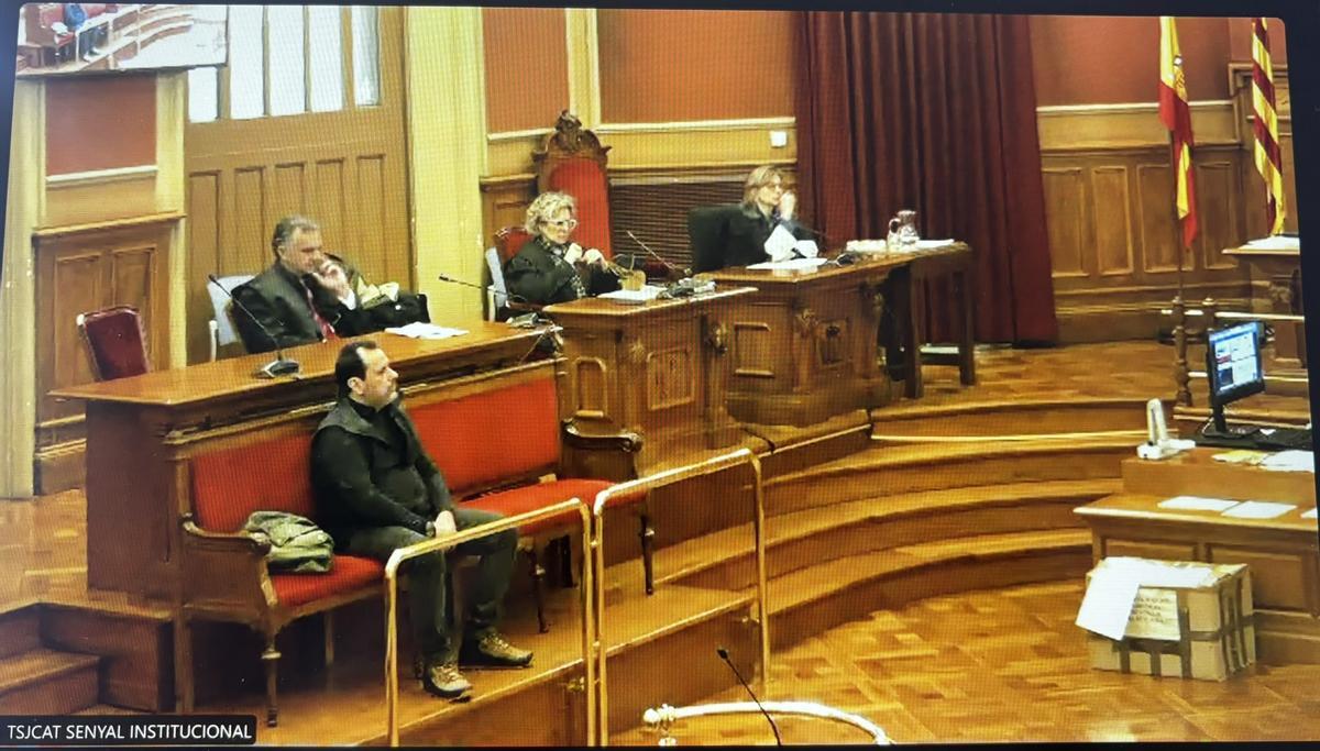 Imagen del juicio con el ahora condenado