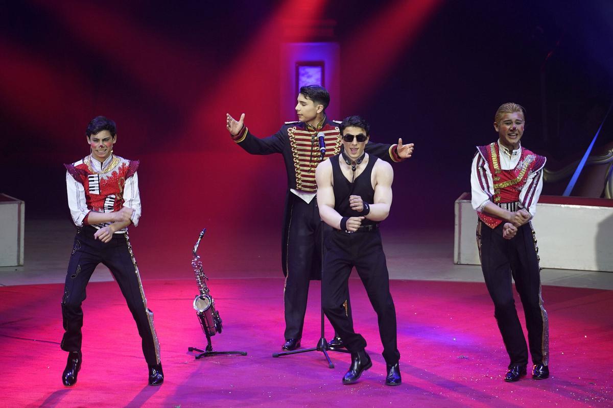 Les imatges de l'espectacle Vermell del Festival del Circ de Girona 2026