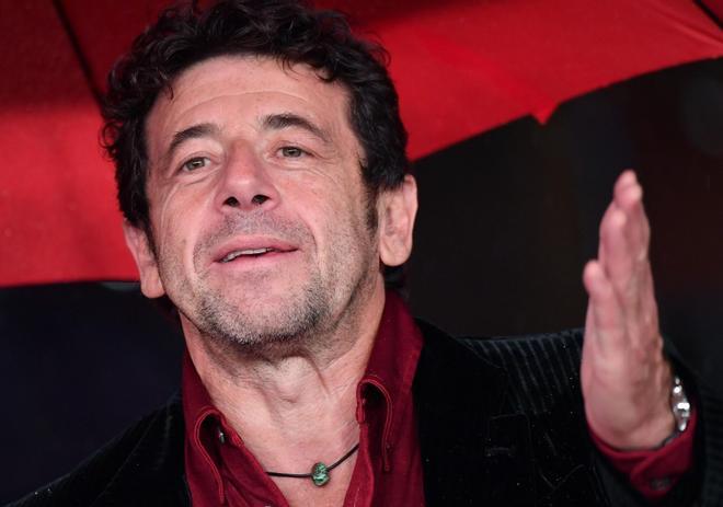 Militantes feministas irrumpen en obra de teatro de Patrick Bruel al grito de "violador"