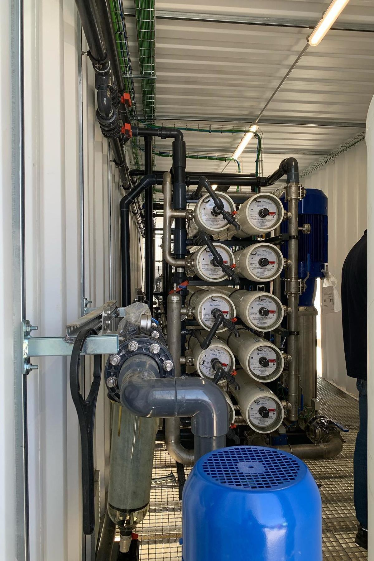 La nova dessalinitzadora que s'ha instal·lat al Port de la Selva
