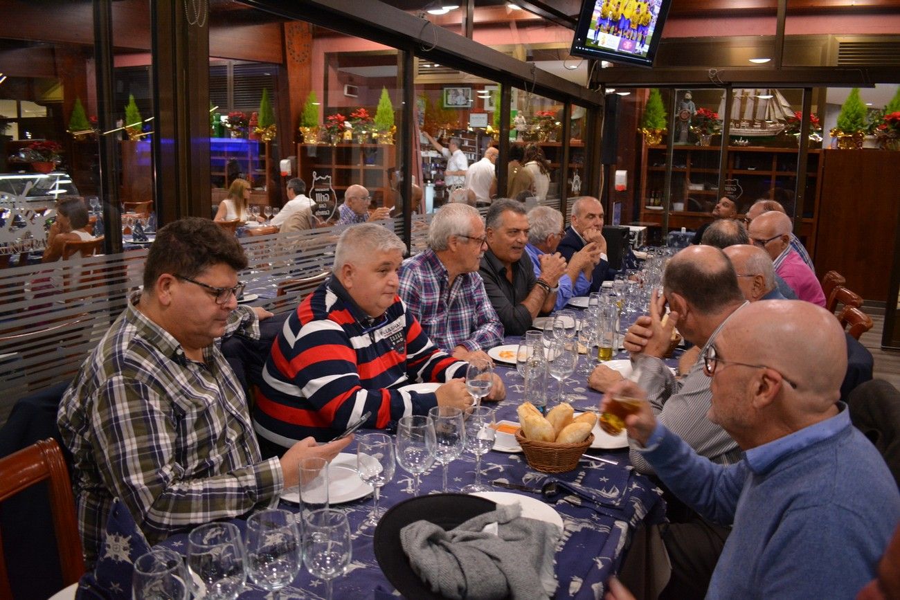 Los exjugadores de la UD Las Palmas celebran la tradicional cena de Navidad