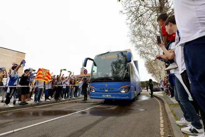 En imágenes | El zaragocismo se vuelca en el regreso de Víctor Fernández a La Romareda