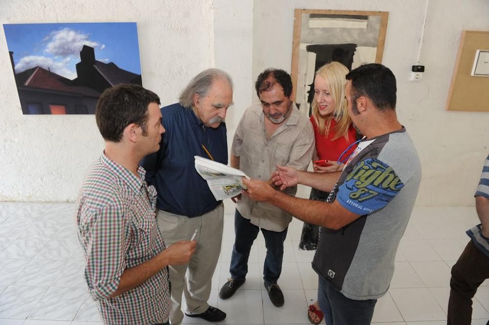 Exposición junto a las vías de Santiago el Mayor para colaborar con la Plataforma Pro Soterramiento