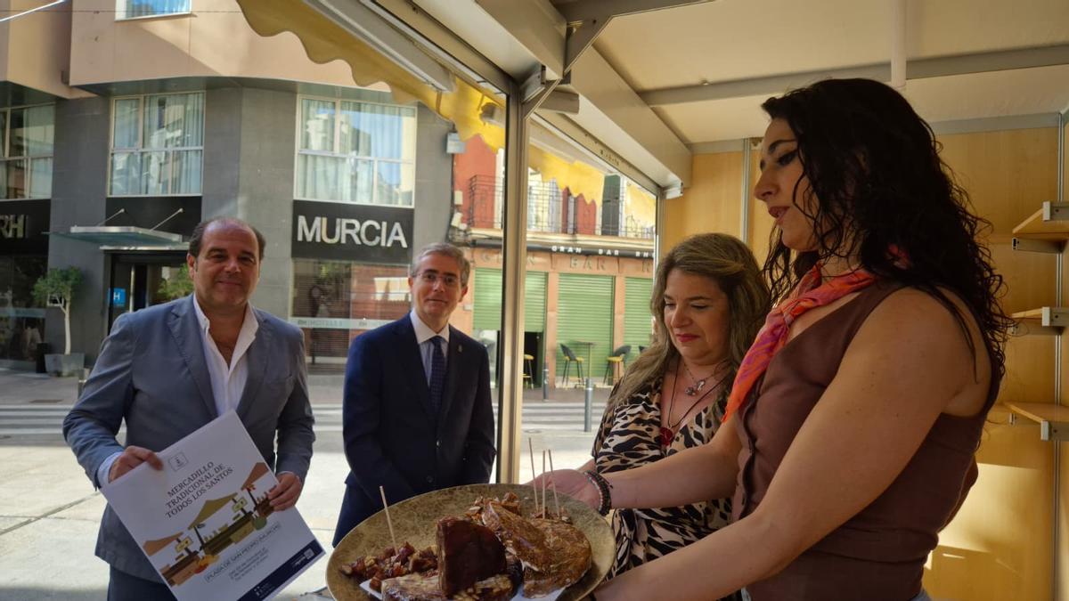 Presentación del Mercado de Todos los Santos en la Plaza de San Pedro.