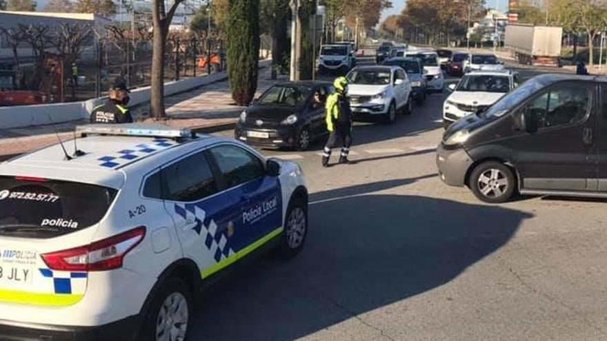 Control en un accés al municipi de Castell-Platja d&#039;Aro, en una imatge d&#039;arxiu