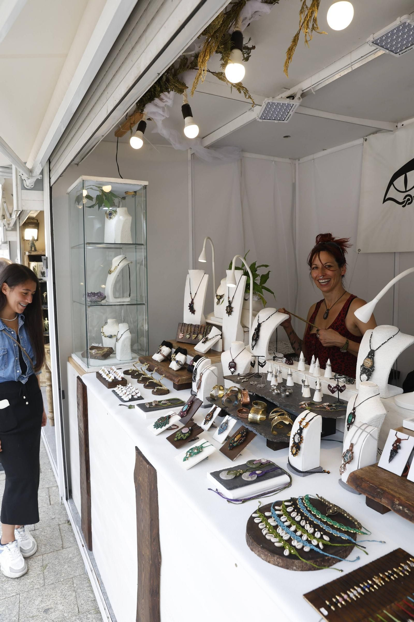 Así es la nueva feria de artesanía Arte Gijón en el Náutico (en imágenes)