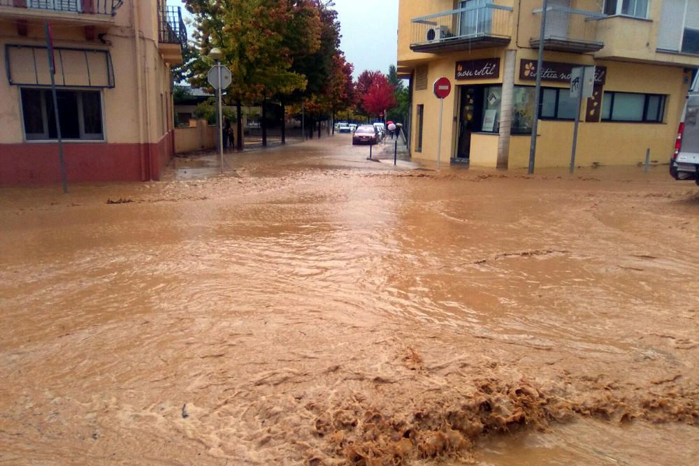 La carretera de Bordils completament inundada
