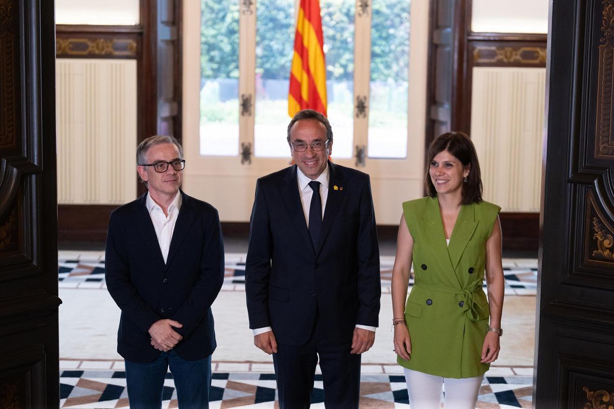 El presidente del Parlament, Josep Rull, con los republicanos Marta Vilalta y Josep Maria Jové.