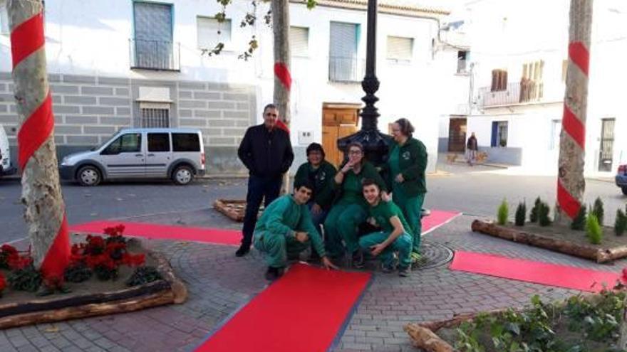 Decorada la plaza del Mesón