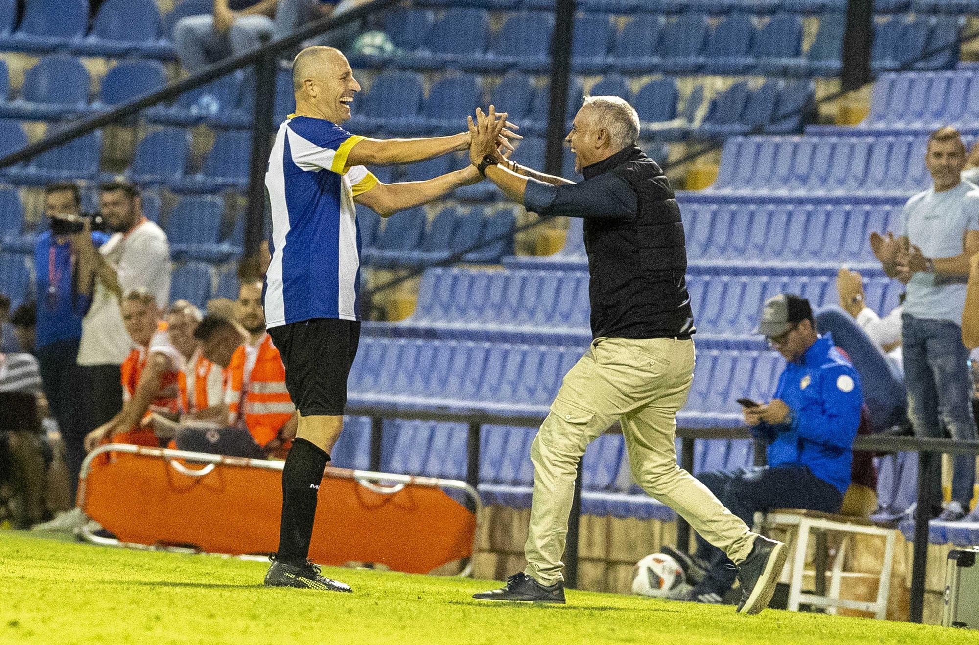 Leyendas del Hércules frente a leyendas de la Selección Española: Las imágenes del partido del Centenario