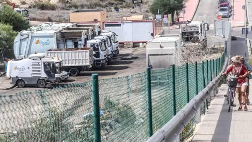 Imagen del centro de trabajo que ocupa un aparcamiento en Orihuela Costa.