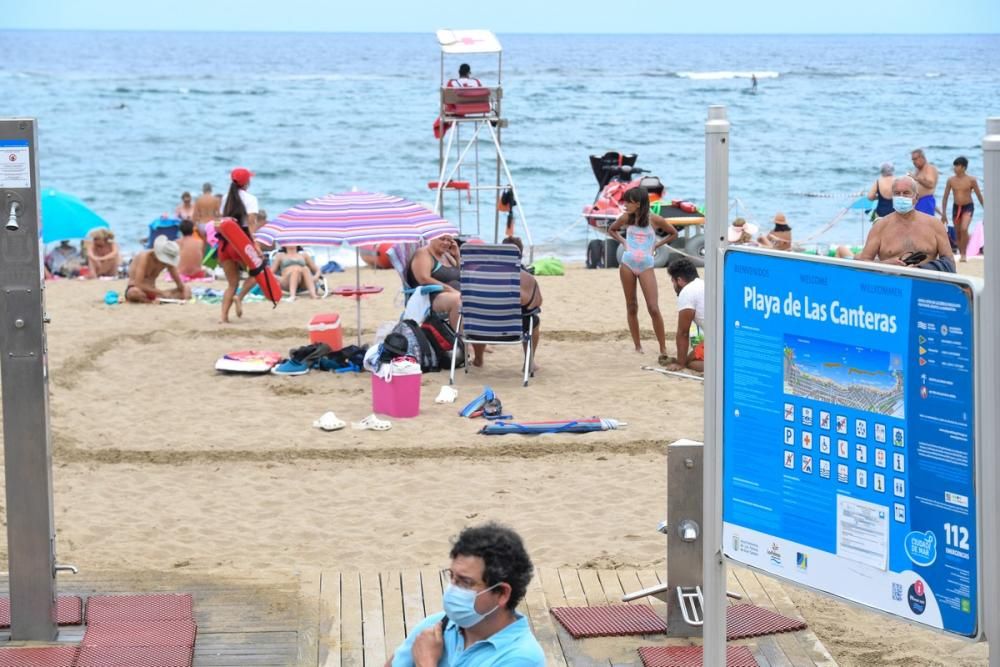 Las mascarillas invaden Las Canteras