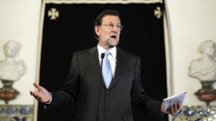 Rajoy dice, sobre el AVE a Lisboa, que &quot;España y Portugal tienen sus prioridades y la primera es afrontar la crisis&quot;
