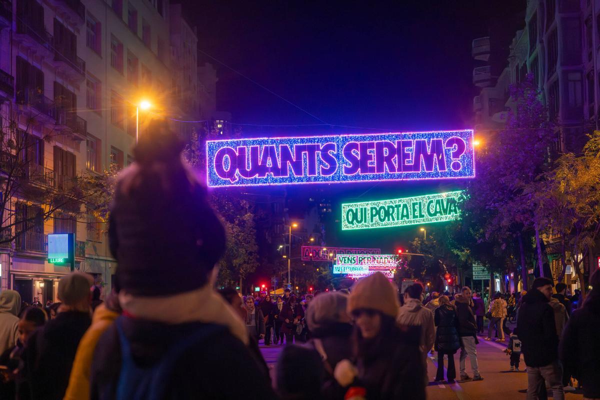 Barcelona 22/11/2025 Barcelona 'Encesa de llums de Barcelona del Nadal 2025. Calle Aragó AUTOR: JORDI OTIX