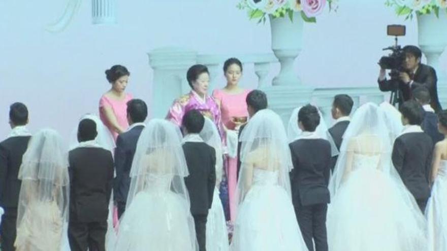 15.000 parejas se casan en una boda multitudinaria en Corea del Sur