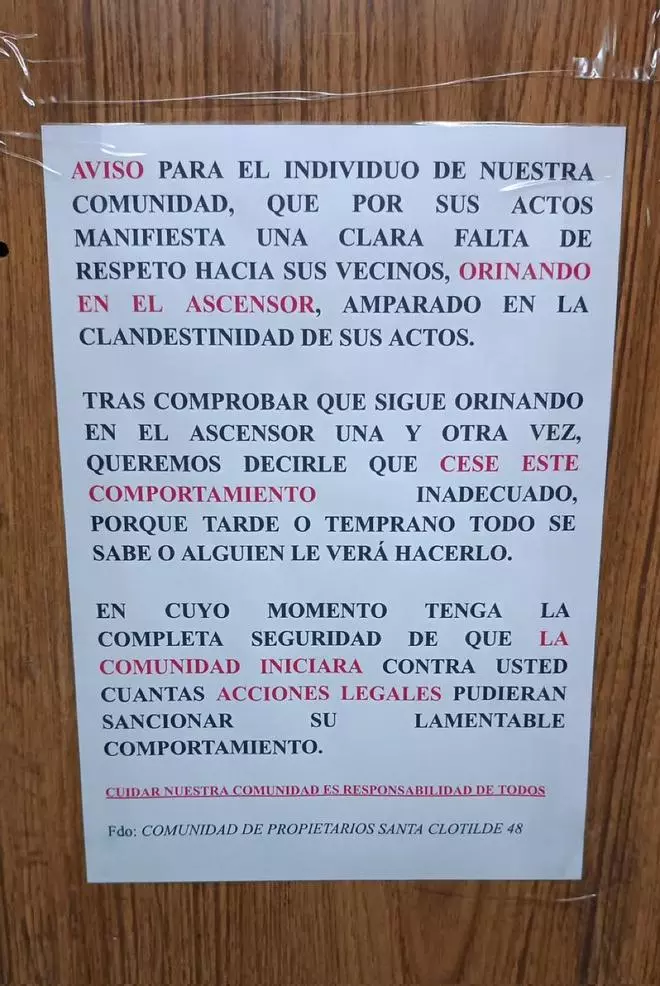 Un vecino orina en el ascensor y su comunidad le dedica este cartel: "Tarde o temprano todo se sabe"