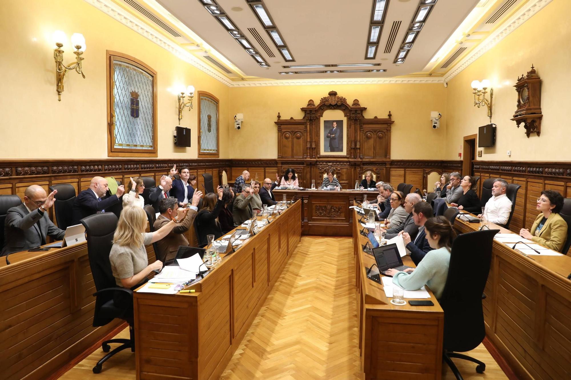 El Pleno municipal de enero en Gijón, en imágenes