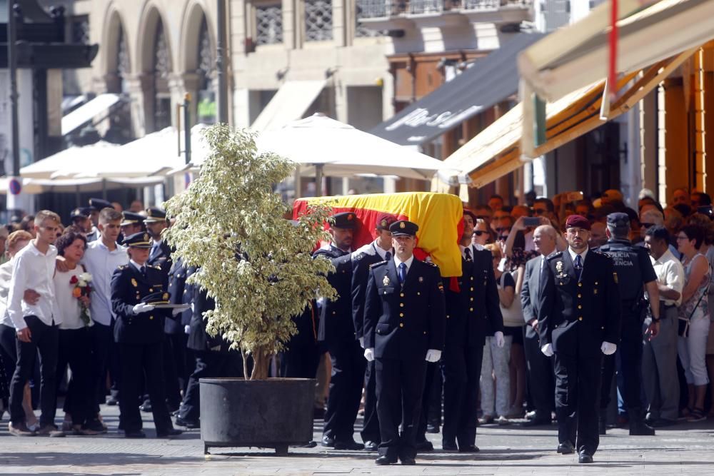 Funeral en la Catedral por el policía asesinado en València