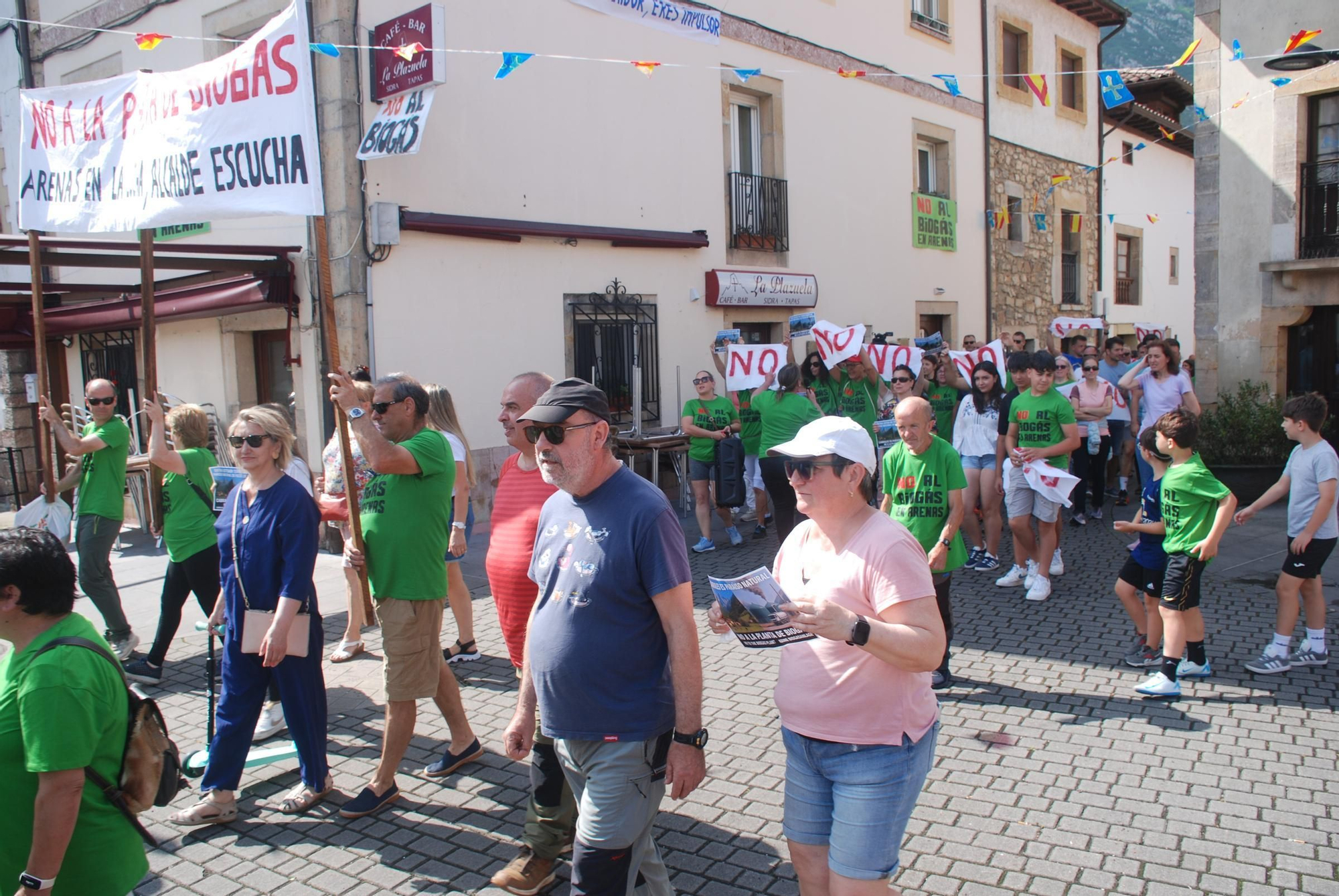 Manifestación contra la planta de biogás en Arenas de Cabrales